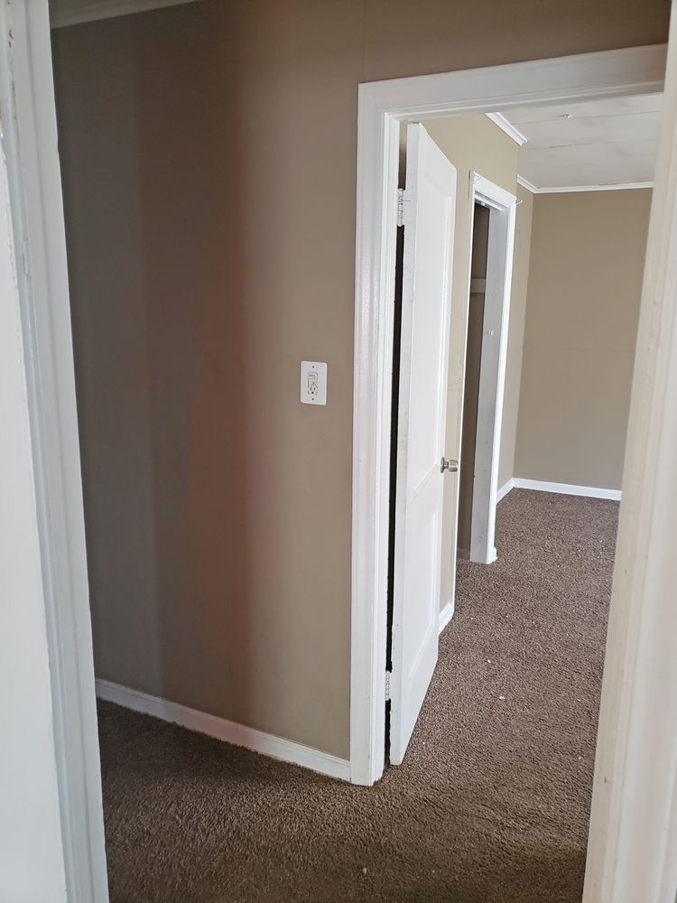 5943 Merriam Dr, Shawnee Mission, KS 66203
